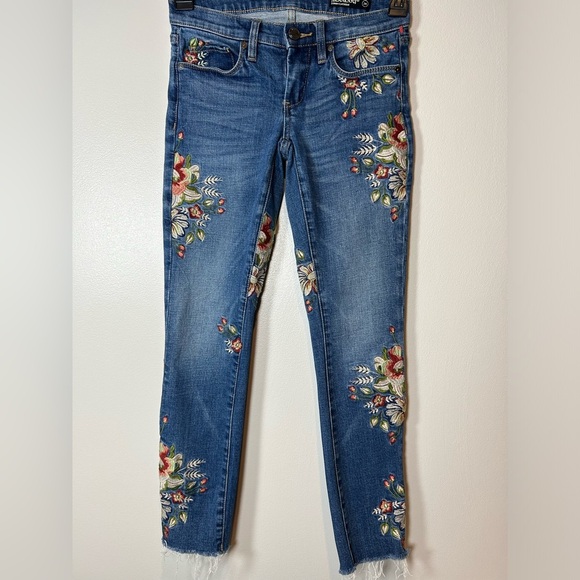 Blank NYC Blue Floral Embroidered Cropped Jeans - Picture 6 of 16